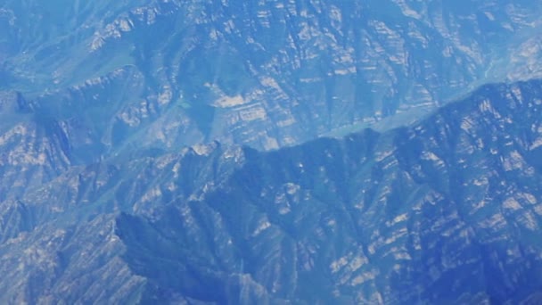 산에 도착 하는 비행기 — 비디오