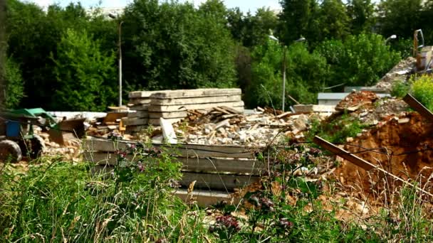 Tractor clean construction site from garbage — Stock Video