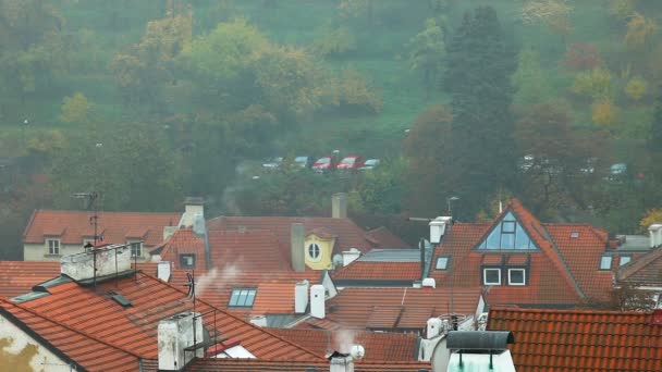 Oude Praag daken op herfst ochtend — Stockvideo