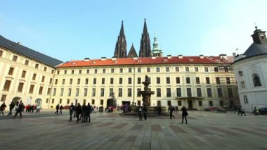 Tarihi Prag kare ve turistik yürüyüş zaman atlamalı