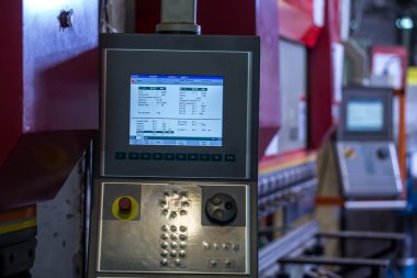 Metal işleme. Perde-in bükme makinesi, yakın çekim