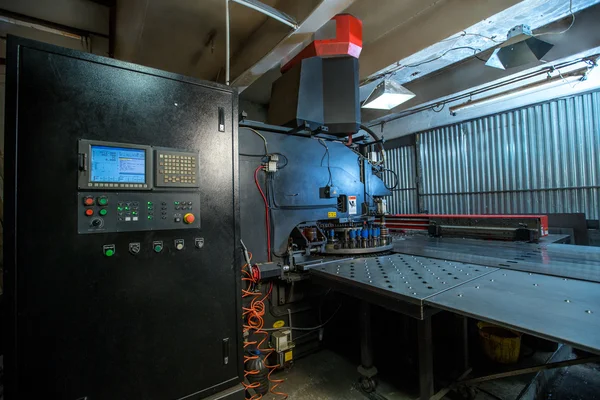 Production department. Machine for punching metal — Stok fotoğraf