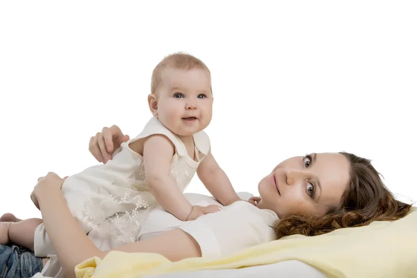 Bela jovem mãe e seu bebê sorridente — Fotografia de Stock