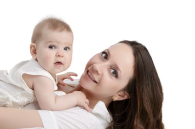 Genç ve güzel anne ve onun sevimli bebek