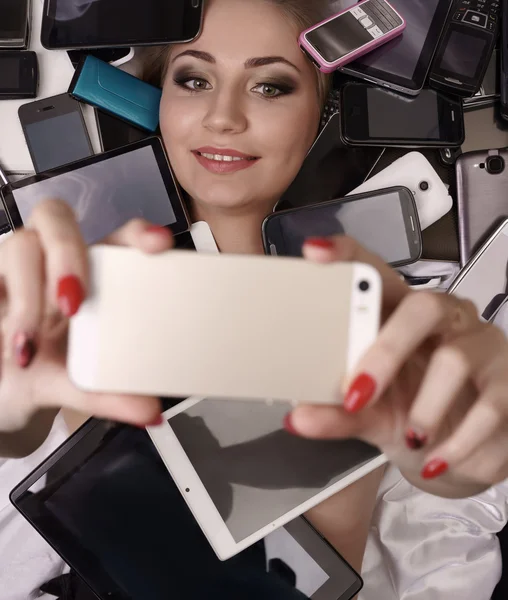 Digital technology as fetish. Girl doing selfie — Stock Photo, Image