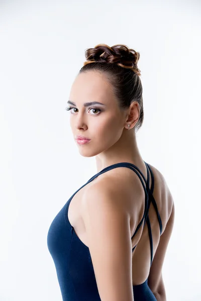 Retrato de bailarina bonita com penteado bonito — Fotografia de Stock