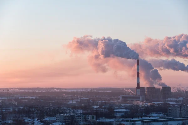 Hermoso paisaje urbano industrial durante el amanecer —  Fotos de Stock