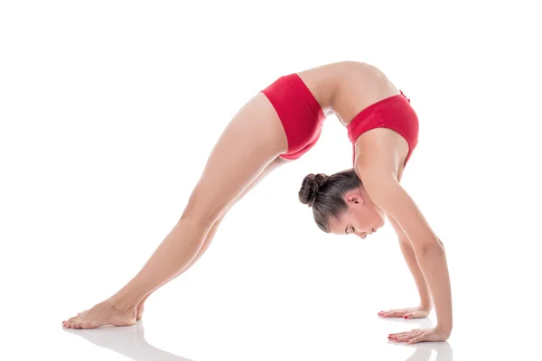 Ritmische gymnast poseren met haar ogen dicht — Stockfoto