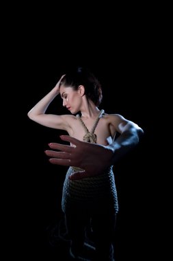 Shibari. Kadın hareketi durdurmak gösterilen iple bağlı