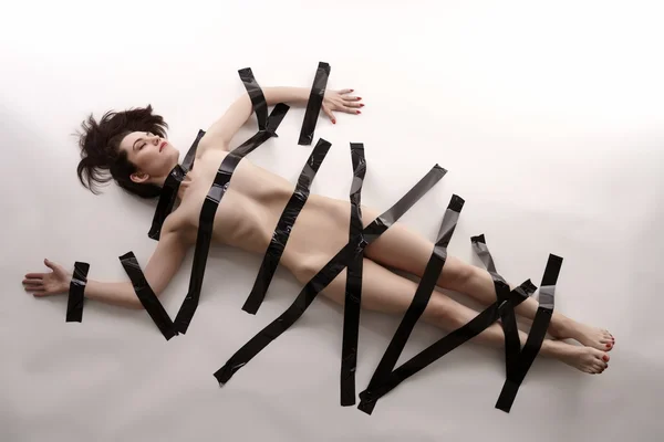 Zensur. Körperteile von Mädchen mit Klebeband versteckt — Stockfoto