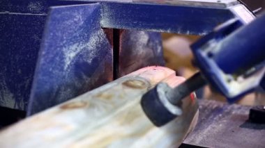 Freze. Görünüm makinedeki günlük keser