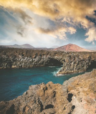 Uçurumun kıyısında