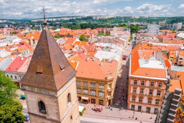 Kosice St. Elisabeth Katedrali çatılarda görüntülemek