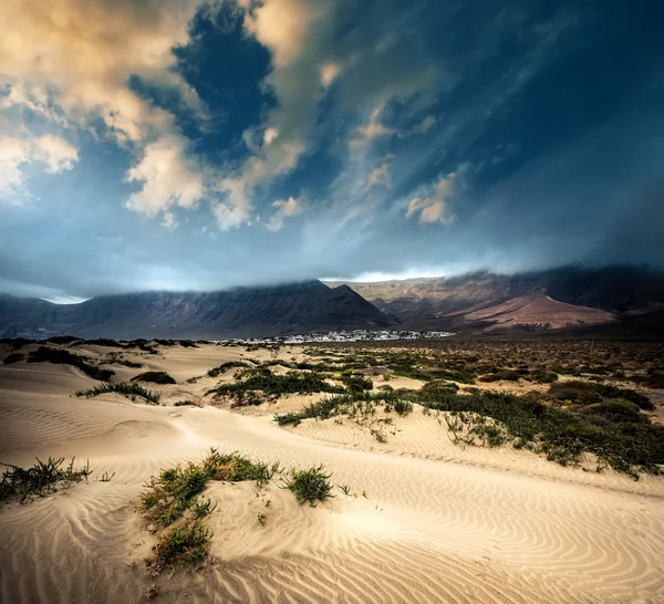 Paesaggio montuoso del deserto — Foto Stock