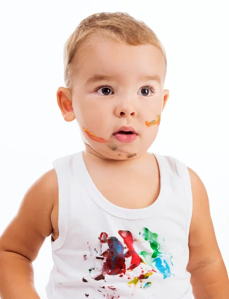 Grappig jongetje met geschilderde gezicht en shirt — Stockfoto