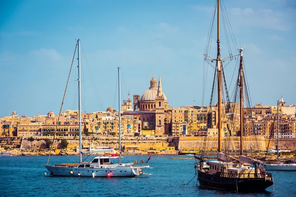 Utsikt över Marsamxett Harbour och Valletta — Stockfoto