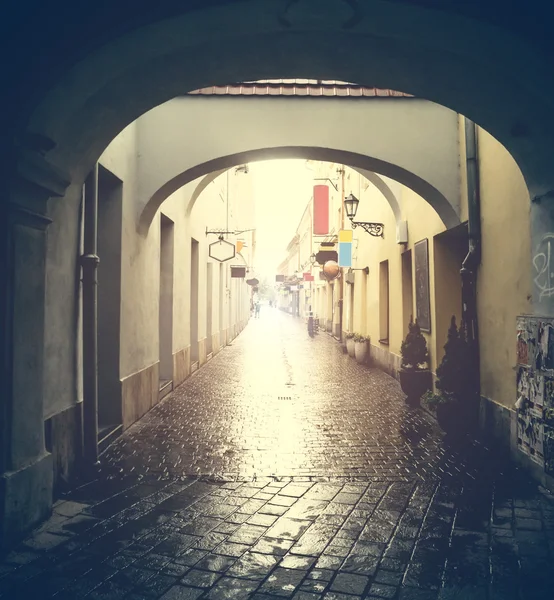 Кошице вулиці з арками після дощу — стокове фото