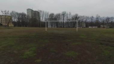 kasaba bahçesinde kapısında span