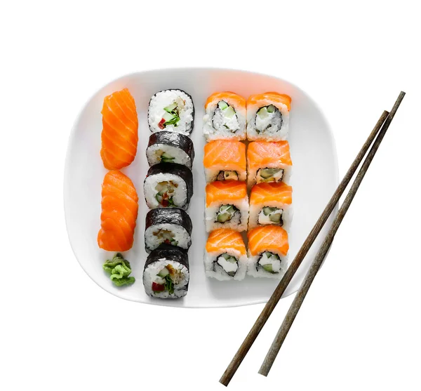 Verschillende sushi op wit bord — Stockfoto