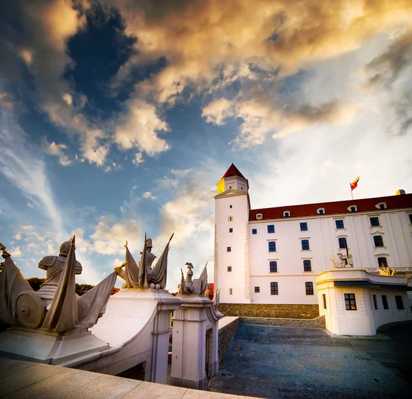 Bratislavský hrad při západu slunce — Stock fotografie