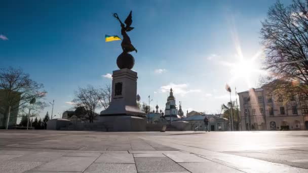 Monumento a la Independencia de Ucrania en la Plaza de la Constitución en Járkov — Vídeo de stock