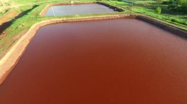 Kryvyi Rih, Ukrayna, hava fotoğraftaki kırmızı göller