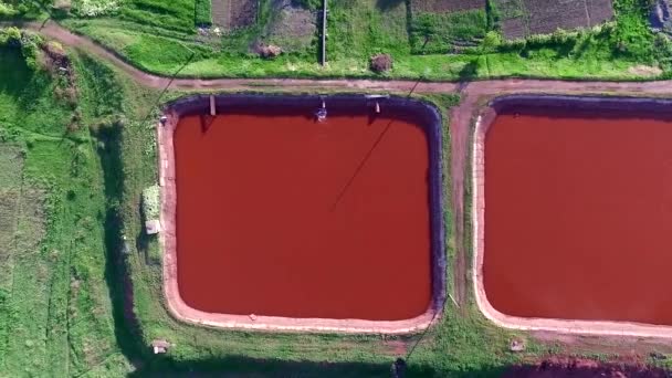 Lagos vermelhos em Kryvyi Rih, Ucrânia, foto aérea — Vídeo de Stock
