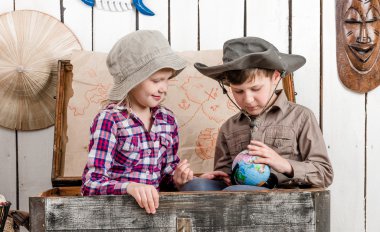 küçük erkek ve kız dünya büyük göğüs çalışma