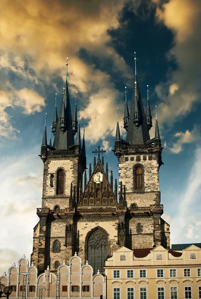 Древний замок в Праге — стоковое фото
