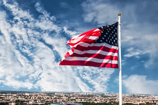 Amerikaanse vlag wapperend — Stockfoto