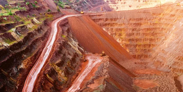 Pedreira de extração de minério de metal em Krivyi Rih — Fotografia de Stock