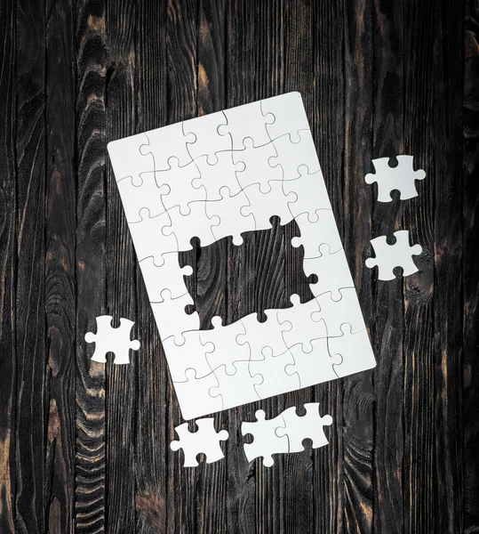 Started puzzle with uncompleted center and pieces — Stock Photo, Image