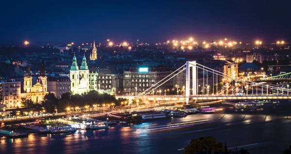 Noční pohled na Dunaji — Stock fotografie