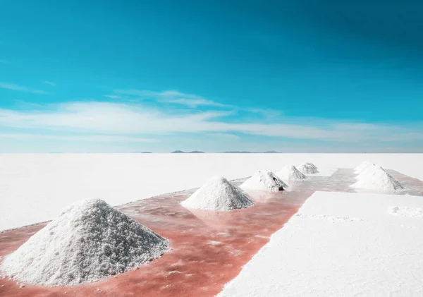 Salttorkning i Salar de Uyuni — Stockfoto