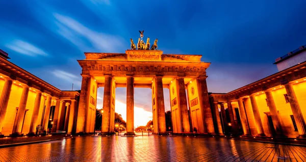 Brandenburgi kapu világítással megvilágítva — Stock Fotó