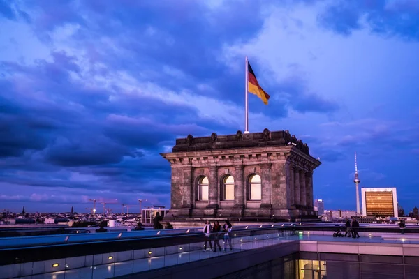 Német zászló a Reichstagon — Stock Fotó