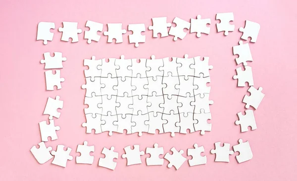 Puzzle com peças desconectadas — Fotografia de Stock