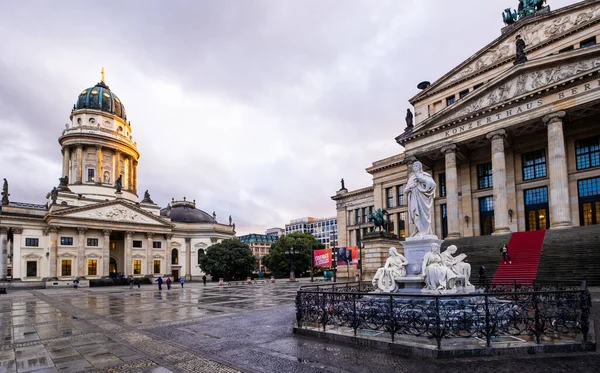 Berlim Alemanha Setembro 2019 Praça Chuvosa Frente Concert Hall Berlim — Fotografia de Stock