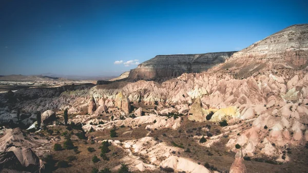 Türkiye Nin Kapadokya Kentindeki Güneş Altındaki Dağların Panoramik Manzarası — Stok fotoğraf