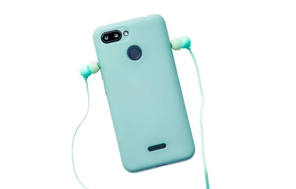 보호 장치가 있는 디지털 전화와 탁자 위에 있는 헤드폰 — 스톡 사진