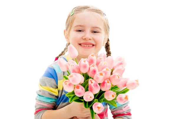 Jeune enfant avec un bouquet de fleurs de printemps — Photo