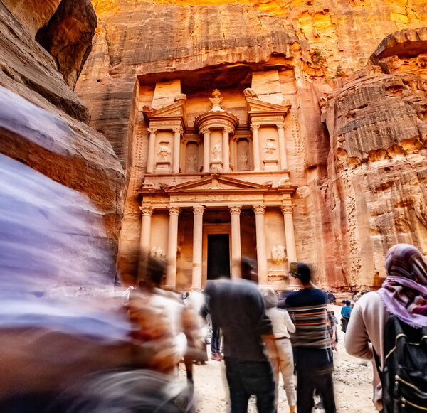 Древний храм в Петре