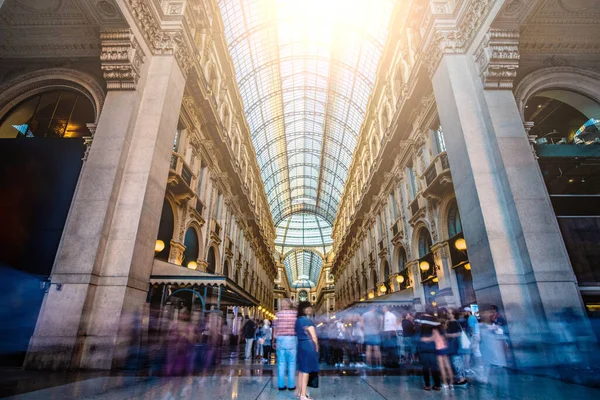 Milan Gallery full of tourists — Stock Photo, Image