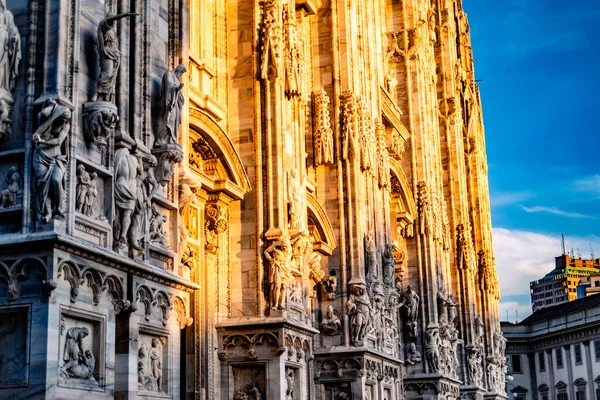 Façade de la cathédrale de Milan — Photo