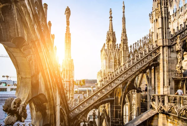 Terasy katedrály Duomo v Miláně — Stock fotografie