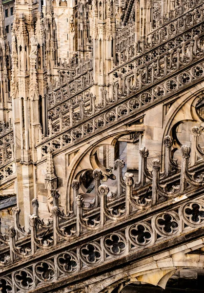 Terasy katedrály Duomo v Miláně — Stock fotografie