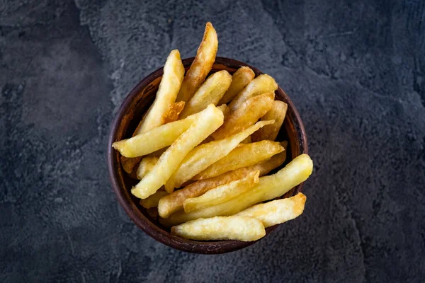 Tigela cheia de batatas fritas — Fotografia de Stock