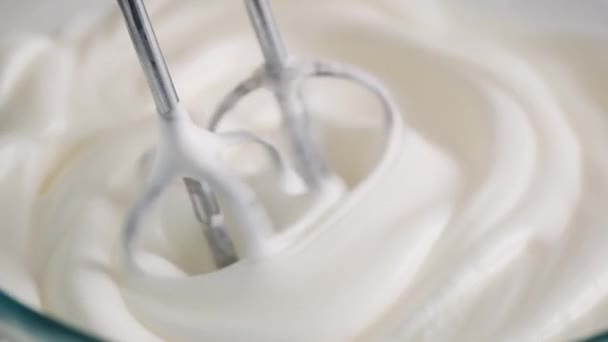 Uso del mixer per preparare la crema — Video Stock
