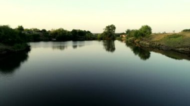 Nehirle yaz manzarası, tarım alanları