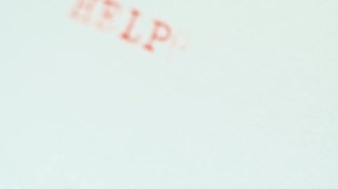 Kelime yardımı retro daktiloda